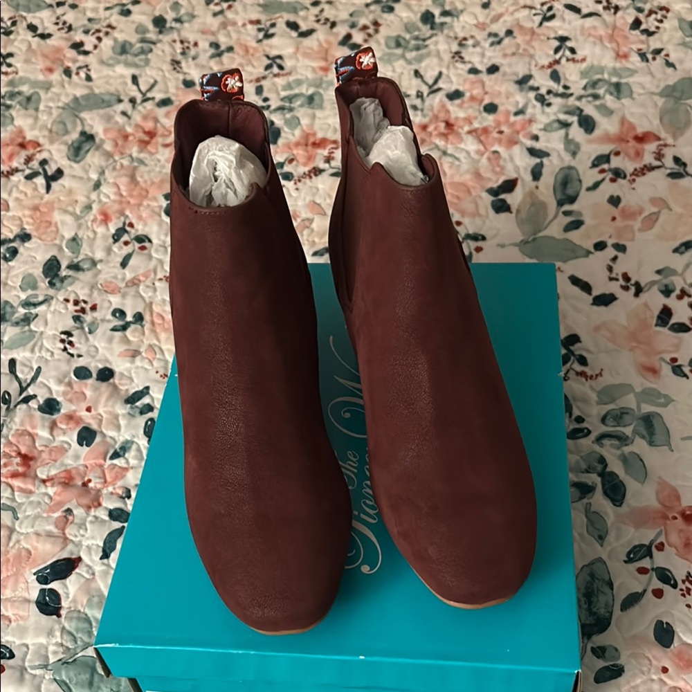 The Pioneer Woman Burgundy Booties